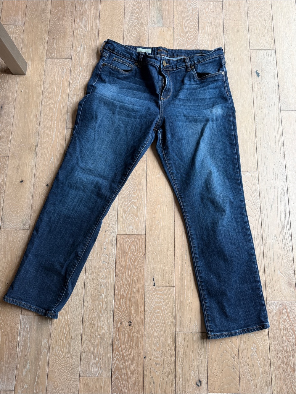 Kut from the Kloth Women's Straight Leg Indigo Blue Jeans. These are ankle